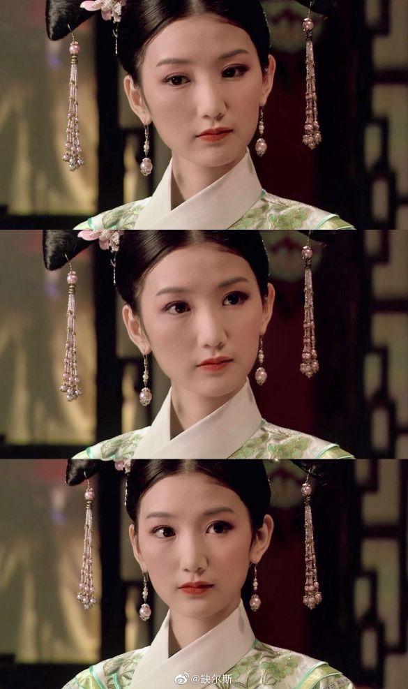 毛晓彤早期清宫造型温婉可人如清新脱俗的出水芙蓉