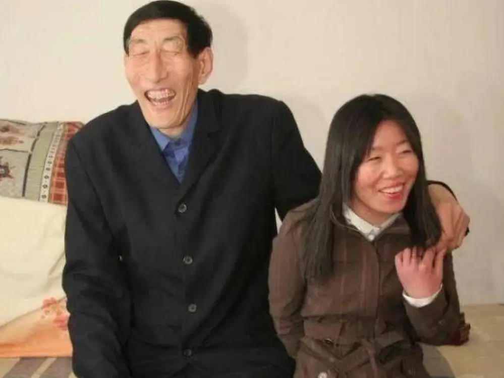 中国第一巨人鲍喜顺:不听医生忠告执意生下一子,儿子现身高多少