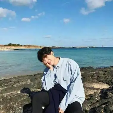 成熟又优雅的男生头像合集 很温柔又超高清的优质男生头像