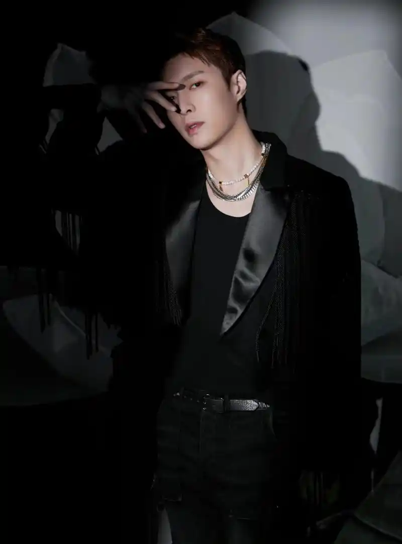 张艺兴黑色西装look,帅啊