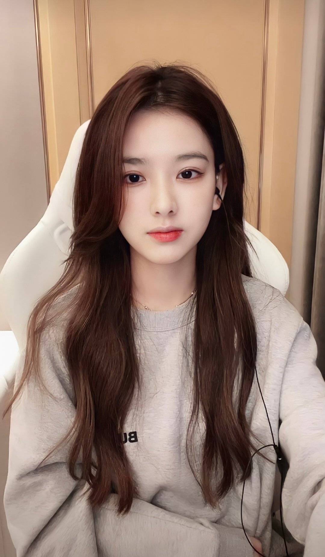 网红孙一宁接策划代言,穿千元衬衣超清纯,与明星气质差距很明显_王