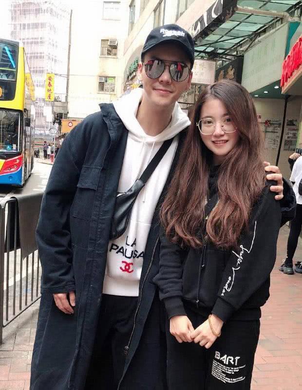 陈伟霆主动和路人合影小姐姐直呼长得帅后悔自己没有化妆