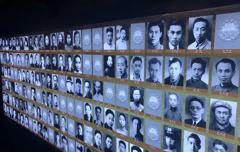 1949年杨虎城遗体被发现身旁是爱妻骨灰盒残酷真相被特务揭露