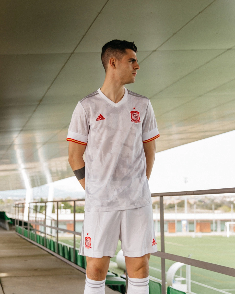 西班牙国家队2021赛季客场球衣