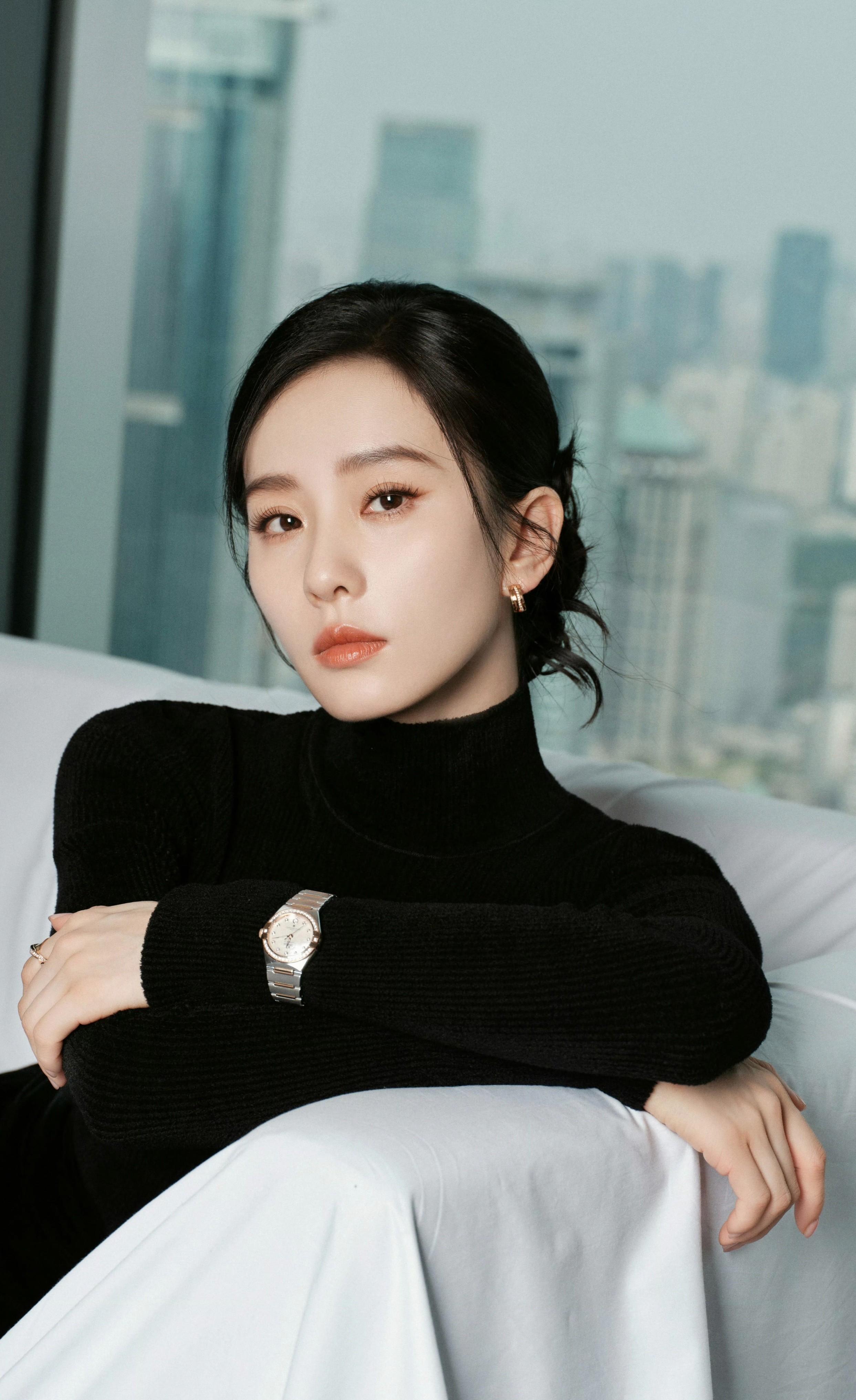 刘诗诗黑色紧身裙优雅如黑天鹅写真(3)_身材_活动_曲线