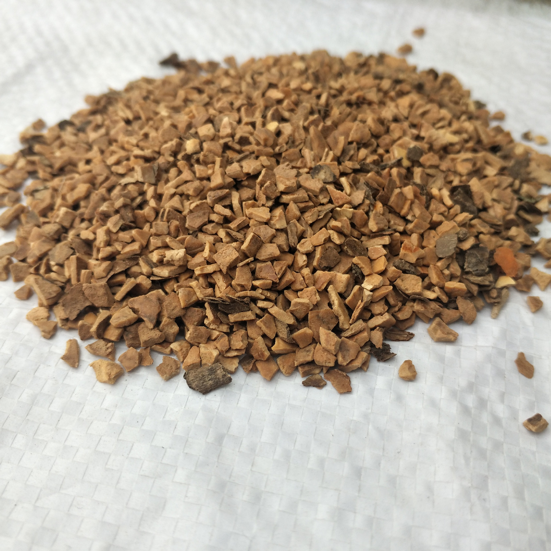 供应各种型号核桃壳 果壳 活性炭用的核桃皮 汽车坐垫用核桃壳