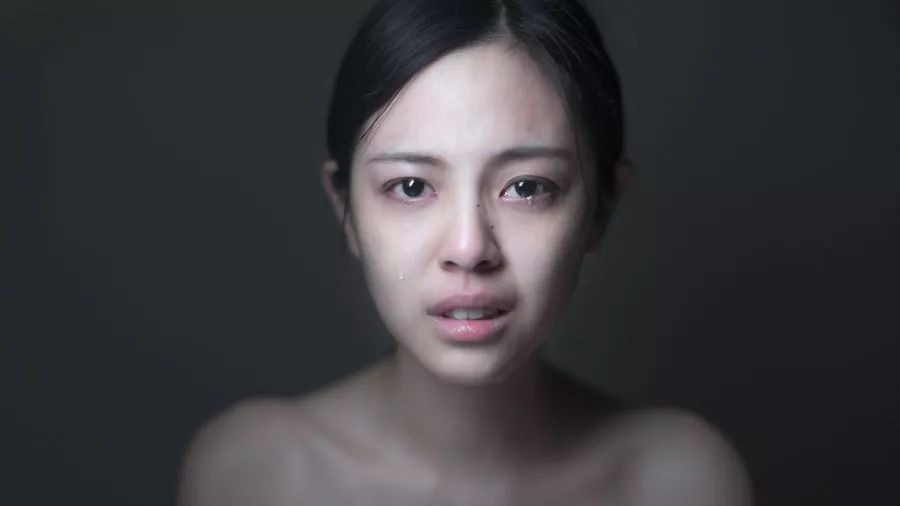 为了保护女孩的隐私,故事和照片都是随机分配的2.