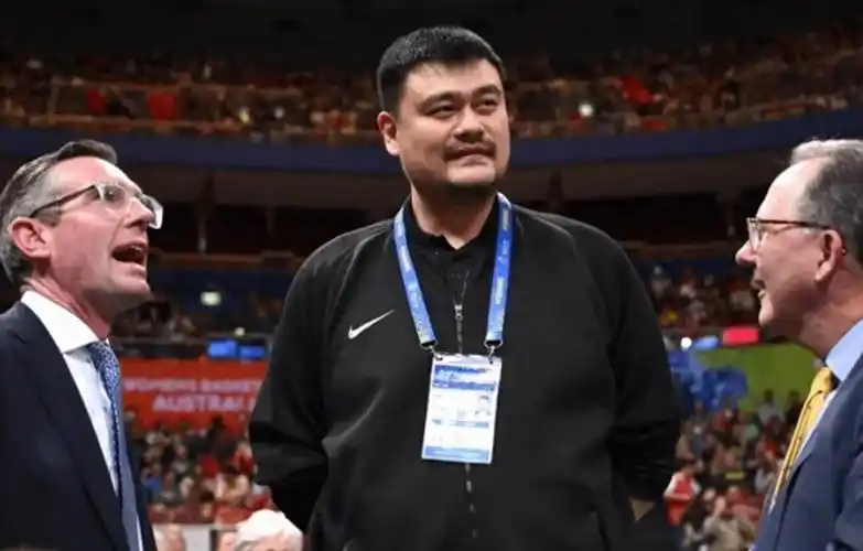 回顾姚明42岁妻子风韵犹存13岁女儿身高近2米成为人生赢家