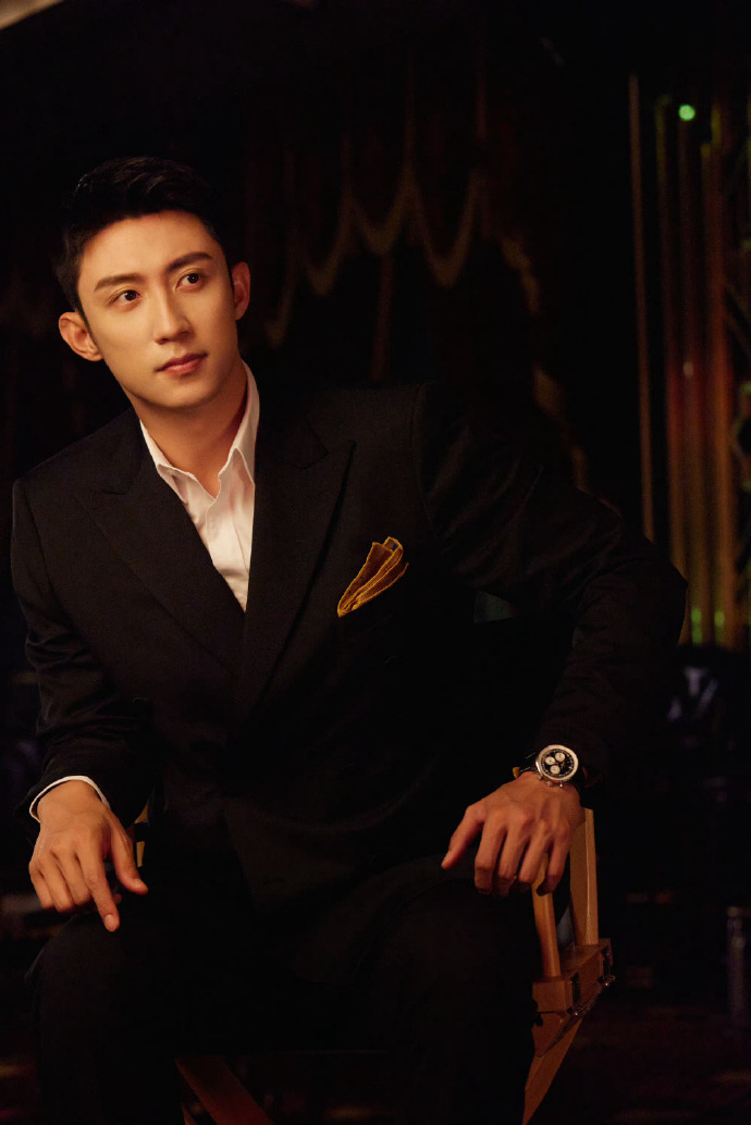 黄景瑜复古摩登风格大片#黄景瑜复古摩登风格大片,每一张都好帅