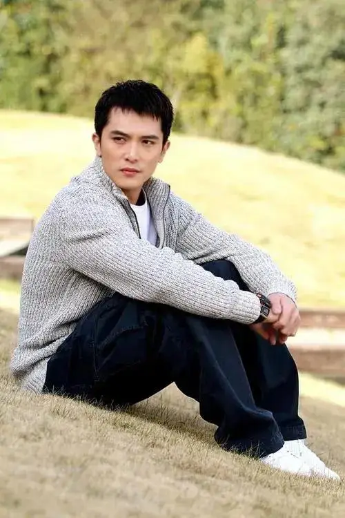 娱乐圈中如雷贯耳的名字,他的才华与演艺征服了无数观众_邱泽_音乐