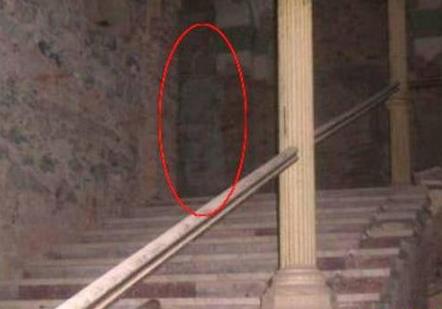 世界十大灵异照片:照片中存在着某种灵异事件(图)