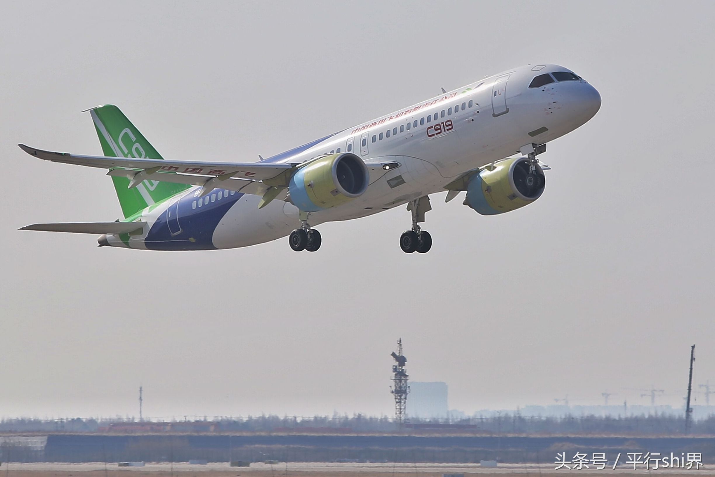 国之重器!第二架国产大型客机c919首飞 最高飞行15300英尺