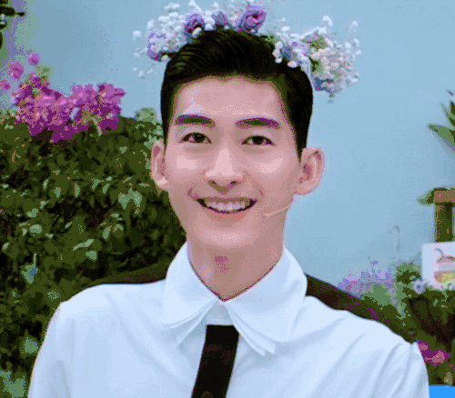 张翰脸红光圈笑容牙齿gif动图_动态图_表情包下载_soogif