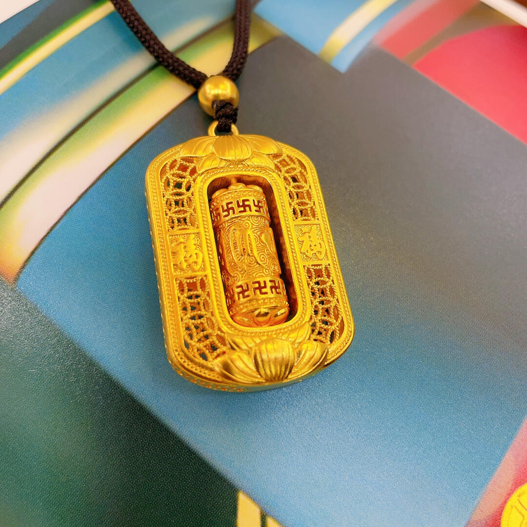 老凤祥藏宝金吊坠