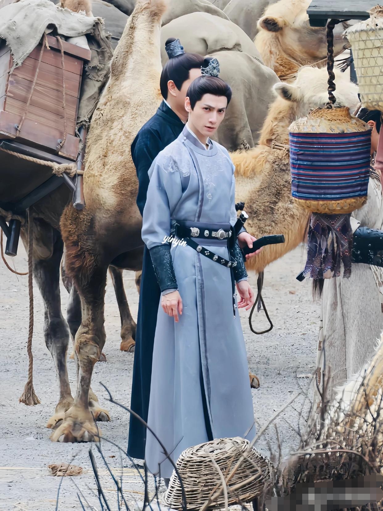 罗云熙想看看有没有八块腹肌?