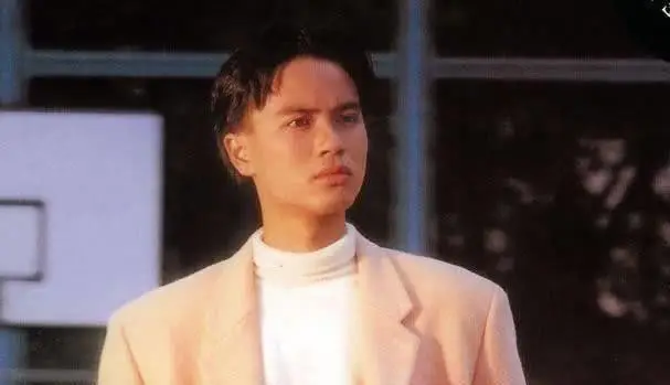 原创18岁出道,39岁娶相恋14年港姐冠军,如今51岁幸福成这样_李克勤