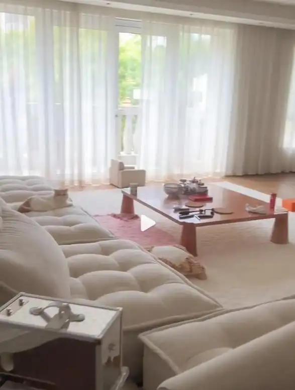 程晓玥住上海别墅,连地瓜叶都不认识,郑恺:老婆种的空心菜好吃