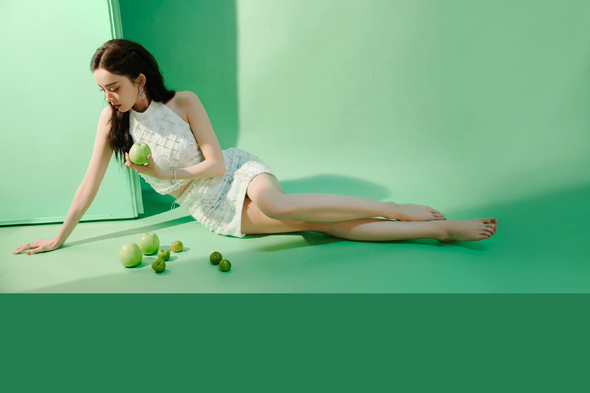 古力娜扎纤细修长的美腿