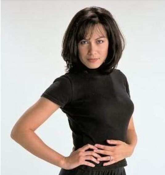 李香凝刻苦练武同台丁佩李小龙亲手画龙腕表拍卖358000元有遗憾