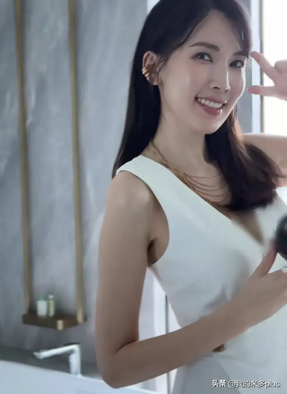 林志颖老婆拍杂志,40岁陈若仪顶着一脸水光肌出镜,网红味十足