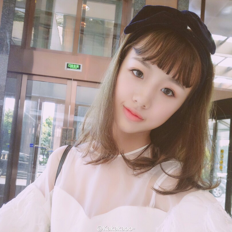 阿沁@kakakaoo- 头像 女生 文艺 清新 图源微博 侵权删 @中二体质