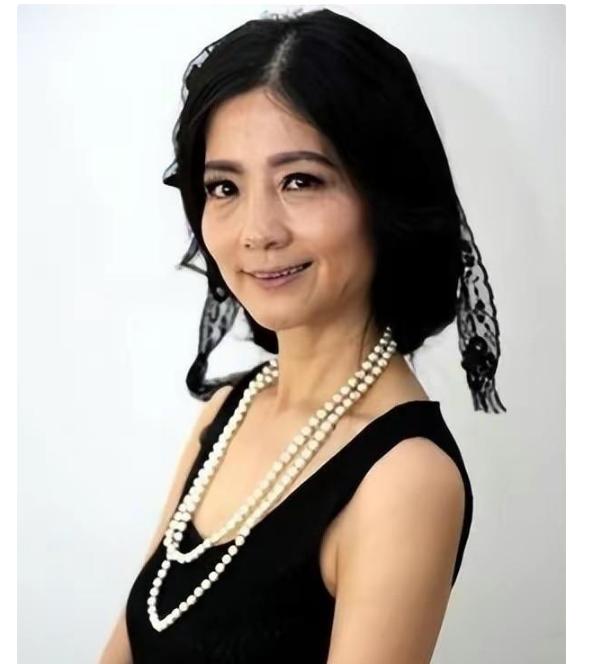 2013年《非诚勿扰》,34岁北京小伙牵手51岁带娃女嘉宾,如今怎样