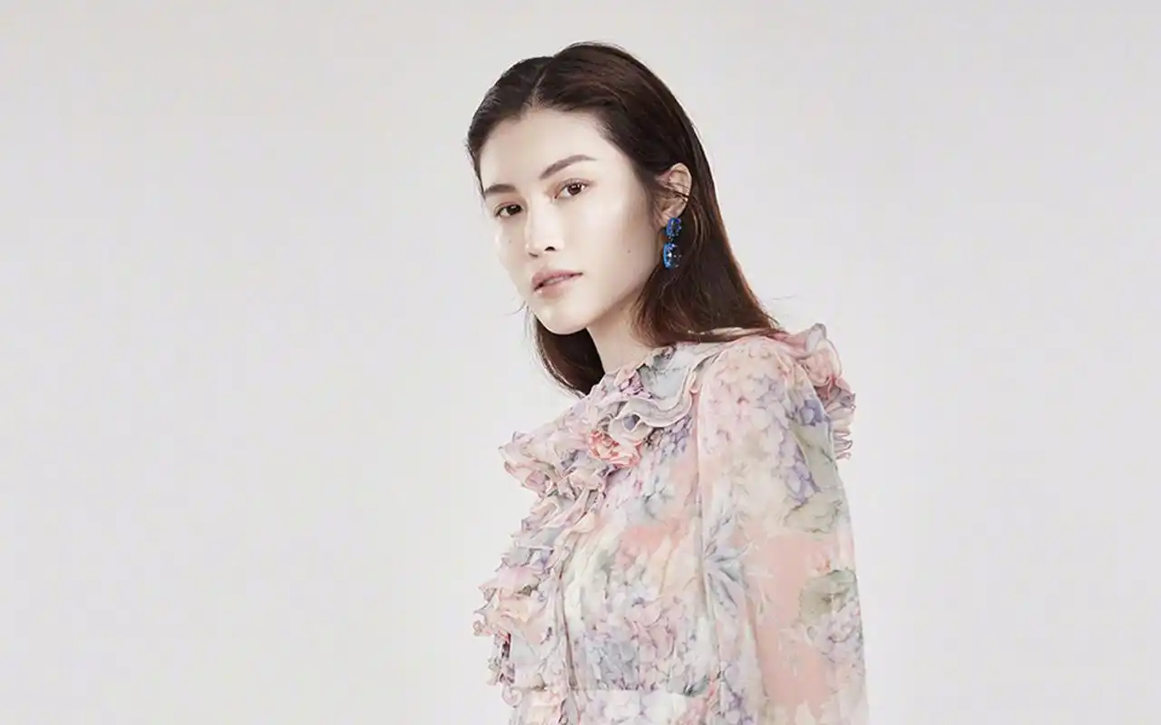 超模何穗时尚魅力杂志图片壁纸