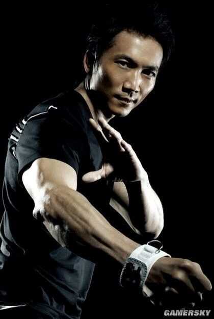 1995年起开始主演古惑仔电影系列,其饰演的陈浩南成为一代青年争相