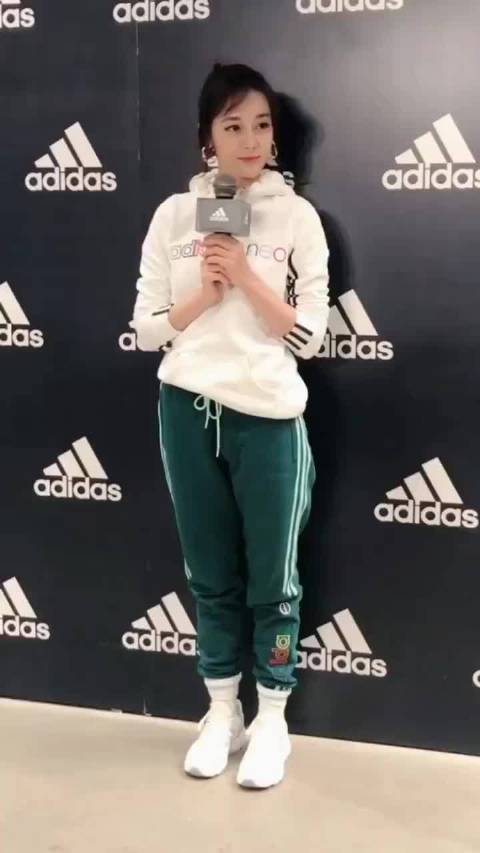 有网友说,迪丽热巴胖的时候看起来邋里邋遢的