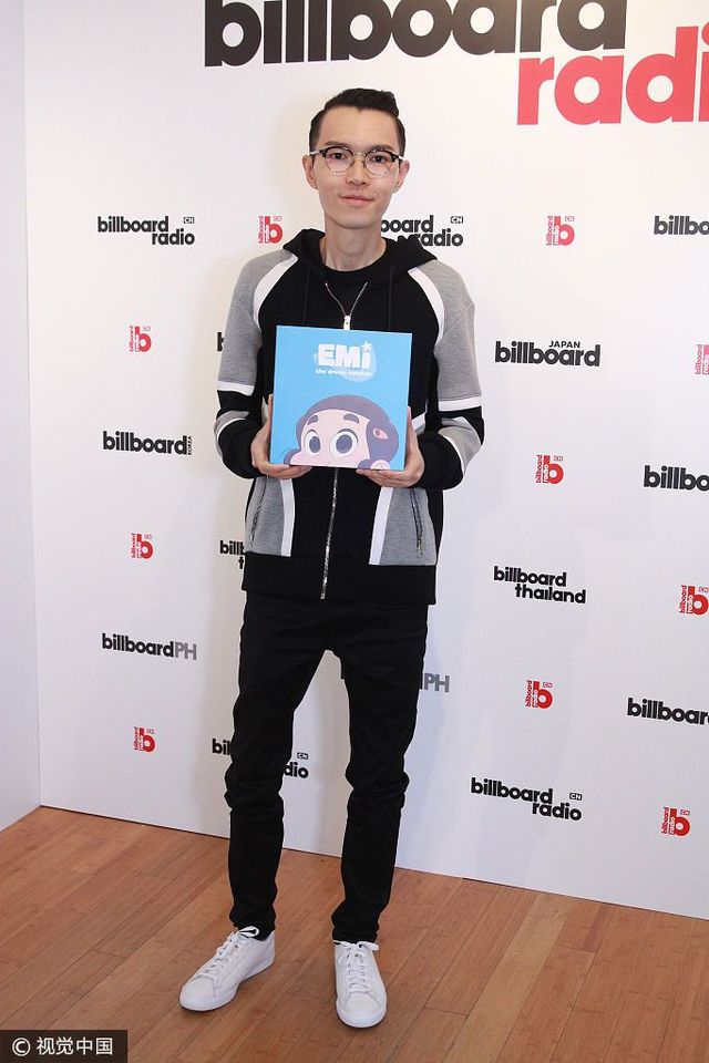 方大同出书为教育界出力 王诗安与妈妈合唱感觉怪怪