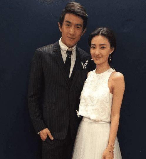 乔振宇的婚姻给王丽坤带来了巨大的压力,以至于克劳迪娅至今仍单身.