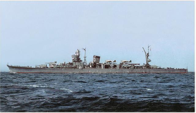 "矢矧"号轻巡洋舰,同属"阿贺野级"轻巡洋舰,1945年战争末期,在九州外