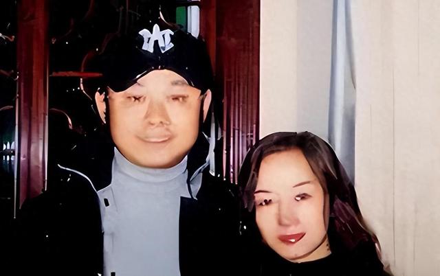 他的妻子朱梅是他最坚实的后盾,也是他最大的支持