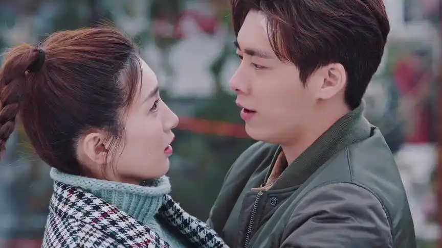 李易峰江疏影工地重现记忆,甜腻,没想到又挨一熨斗,活该?