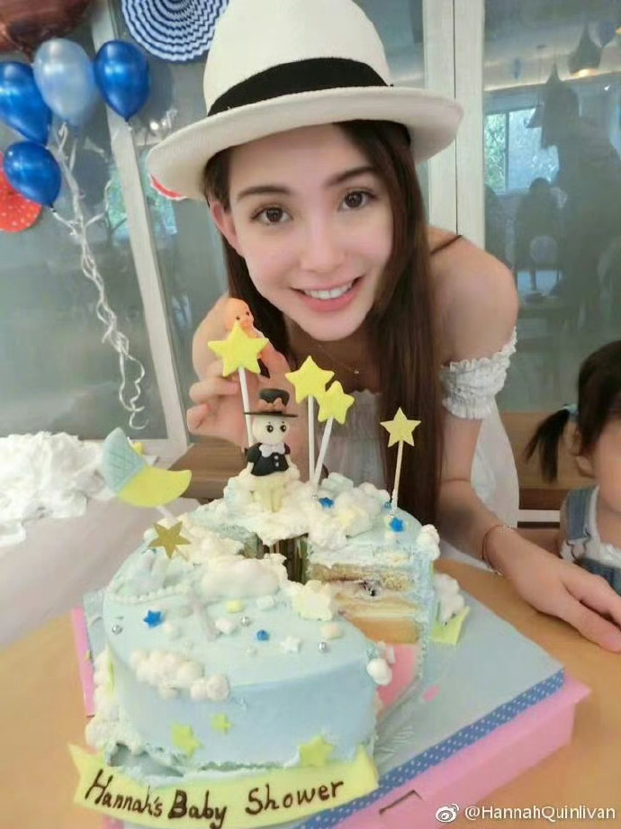 当时怀二胎弟弟时的昆凌