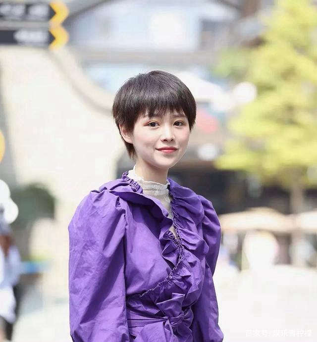 短发女生也可以这么美,被第一个小姐姐迷住了,超美的!