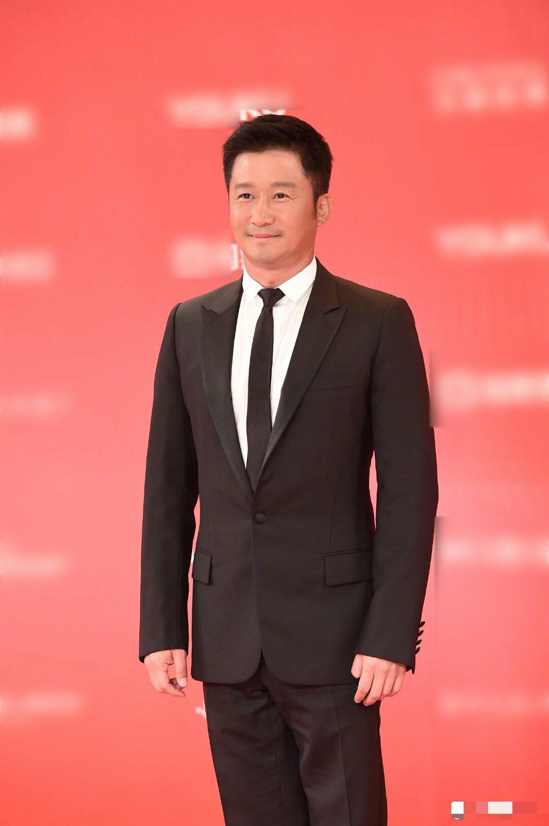 原创吴京这是去挖煤了吗?黑成碳!莫非下一部戏是要演非洲酋长?