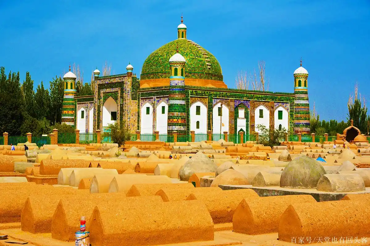 位于南疆喀什的香妃墓,是最具伊斯兰风格的家族墓地,值得一看