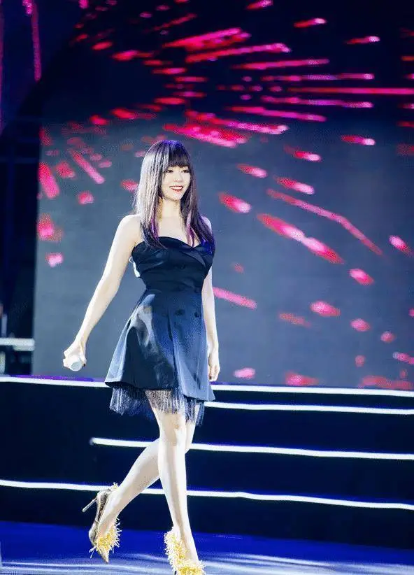 张靓颖离开渣男大变样?