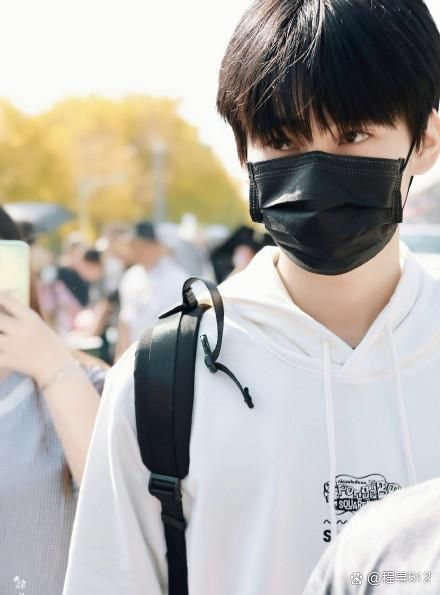 时代少年团,戴口罩都挡不住的帅气 #时代少年团# #宋亚轩# #马嘉祺