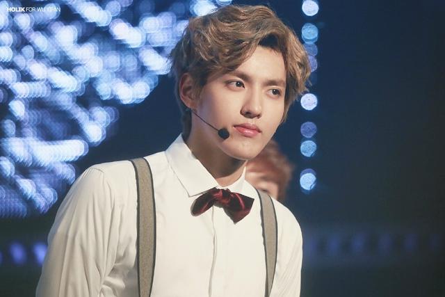 吴亦凡历史上的今天:金发卷毛小王子来撩动妮的心啦!