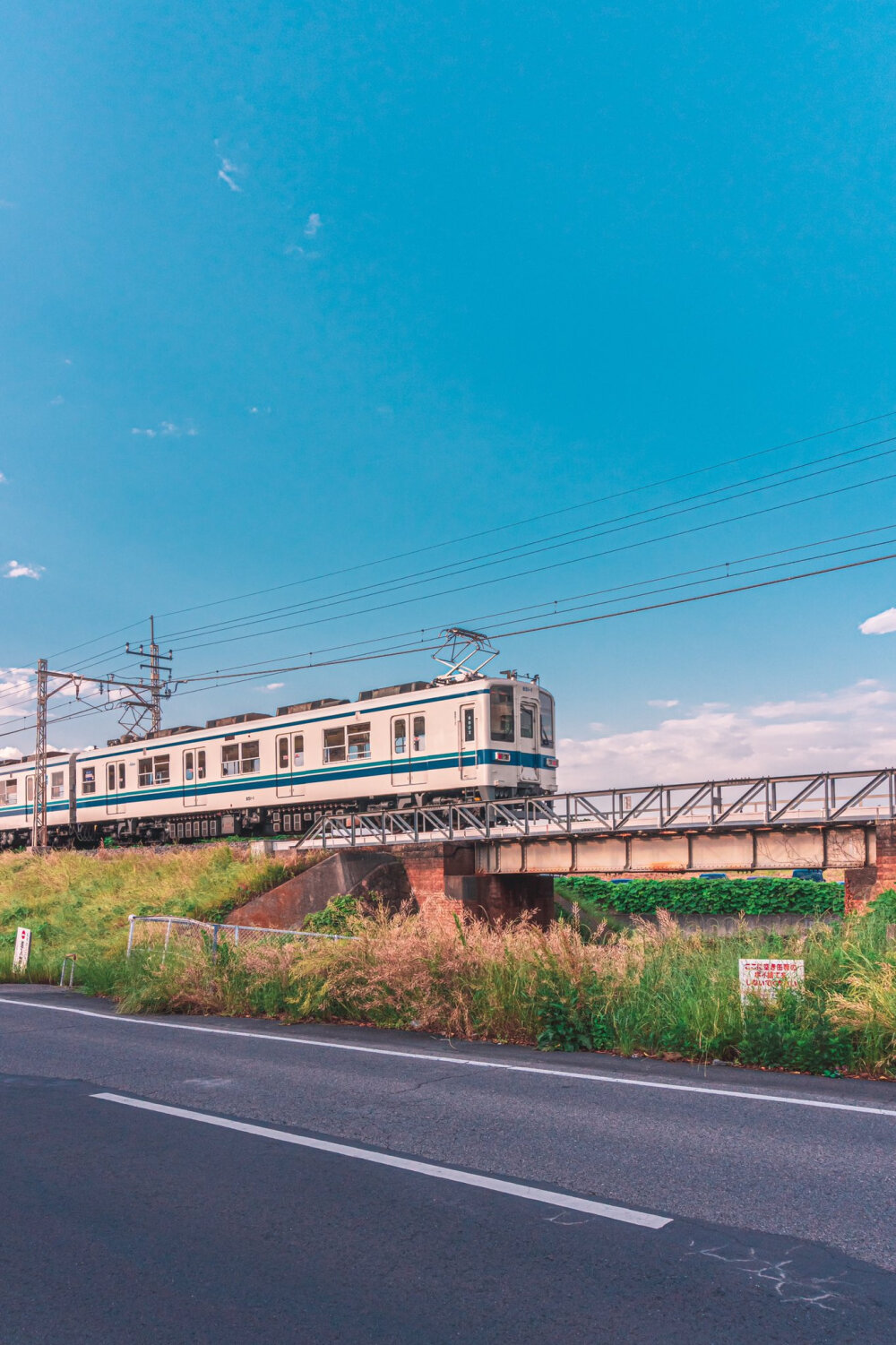 ins壁纸朋友圈背景图复古相机风景壁纸
