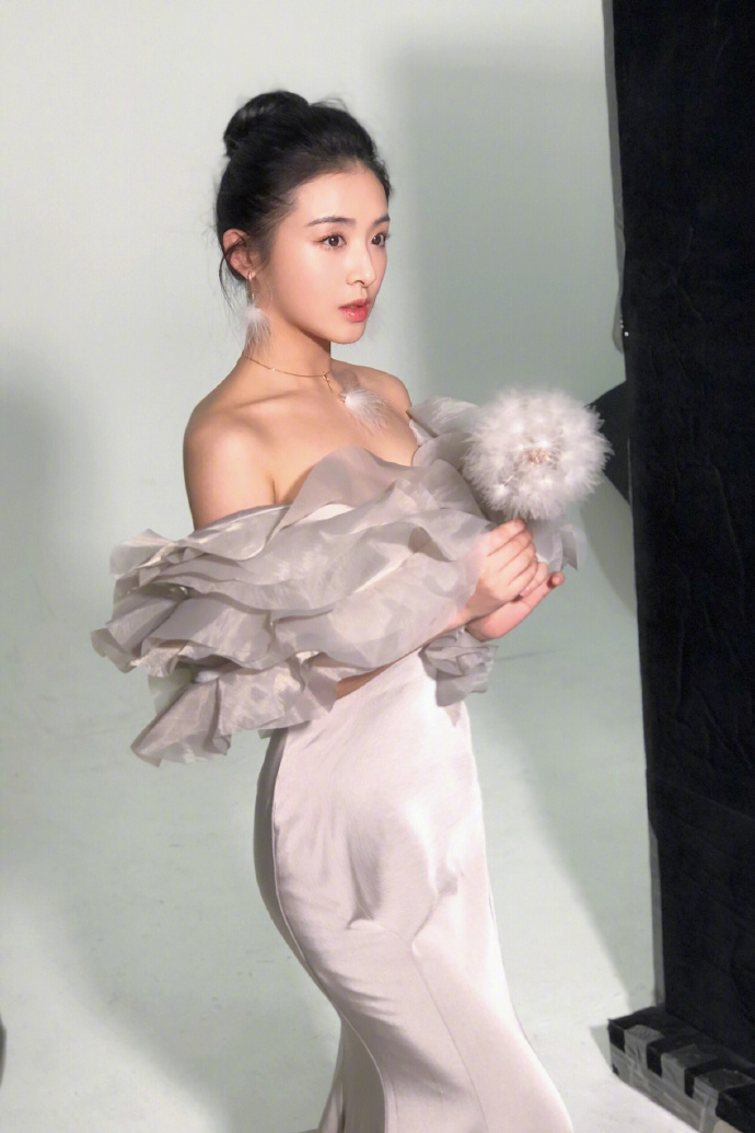 31岁张含韵,从110斤到94斤,身材仍如少女,晒晒她平时都吃些啥