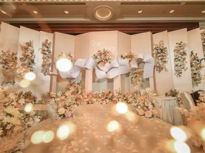 泰式香槟婚礼简约温馨