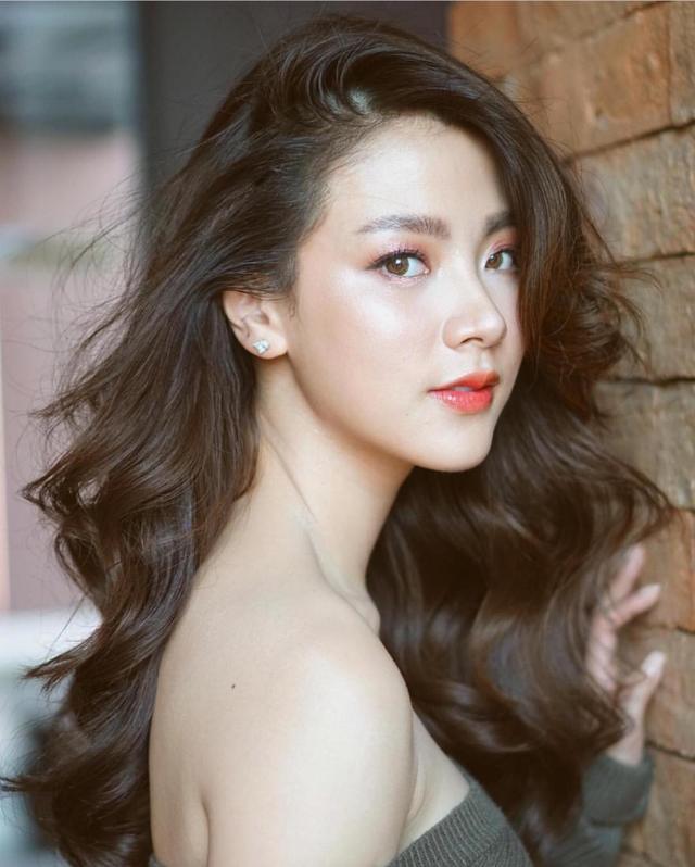 小水:泰国当红小花,可甜可盐可性感,性格外貌霸气十足