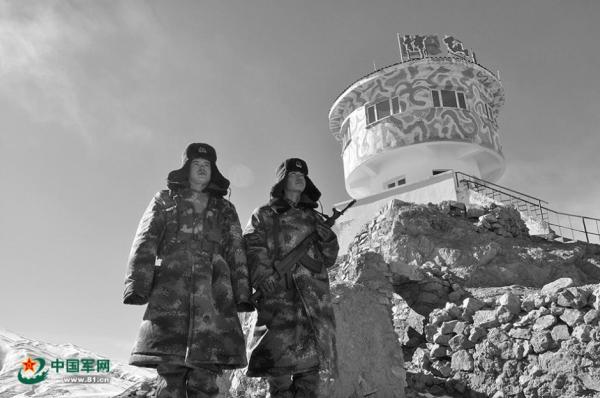 中国军人守卫边关 冬天烧白骨取暖(图)