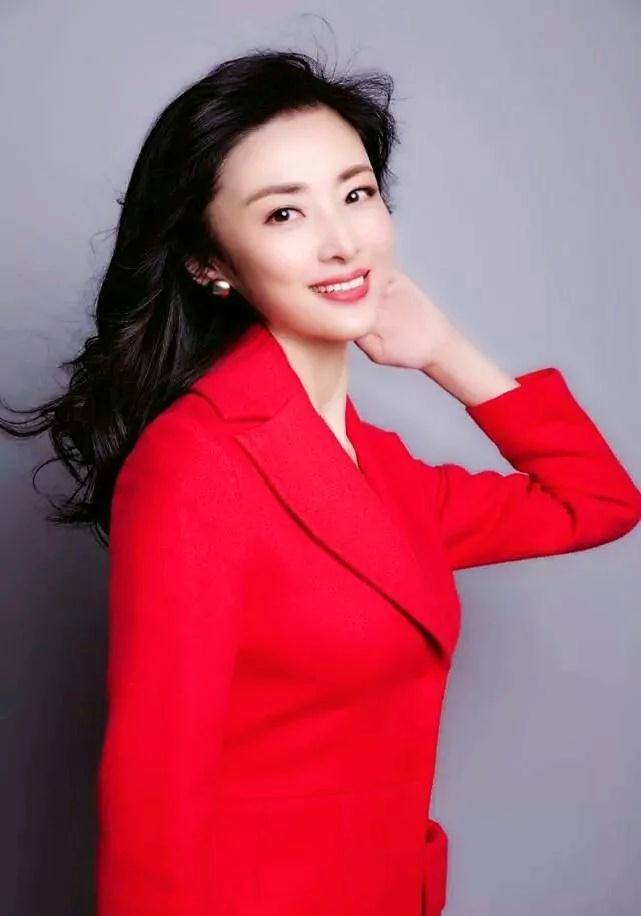 周涛:一个美丽优雅和聪慧睿智的主持人,大家喜欢她吗?