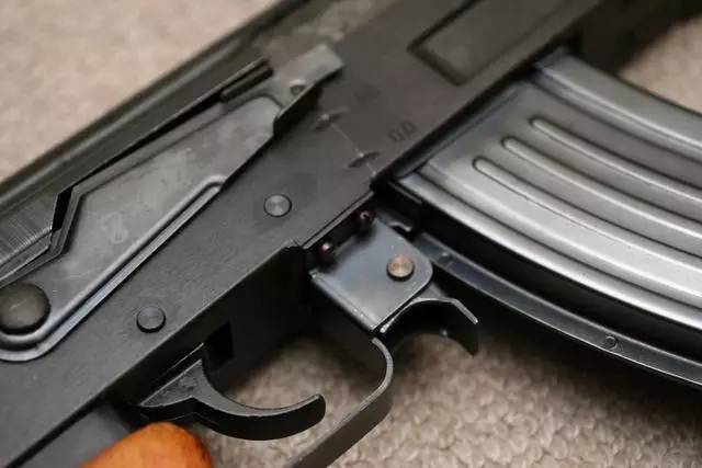 放几张ak-47突击步枪的细节图,做工精细还是粗犷你说了算!