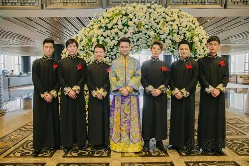 搜狐娱乐讯 7月19日,陈晓,陈妍希婚礼于雁栖湖举行,伴郎:陈翔,郑国霖