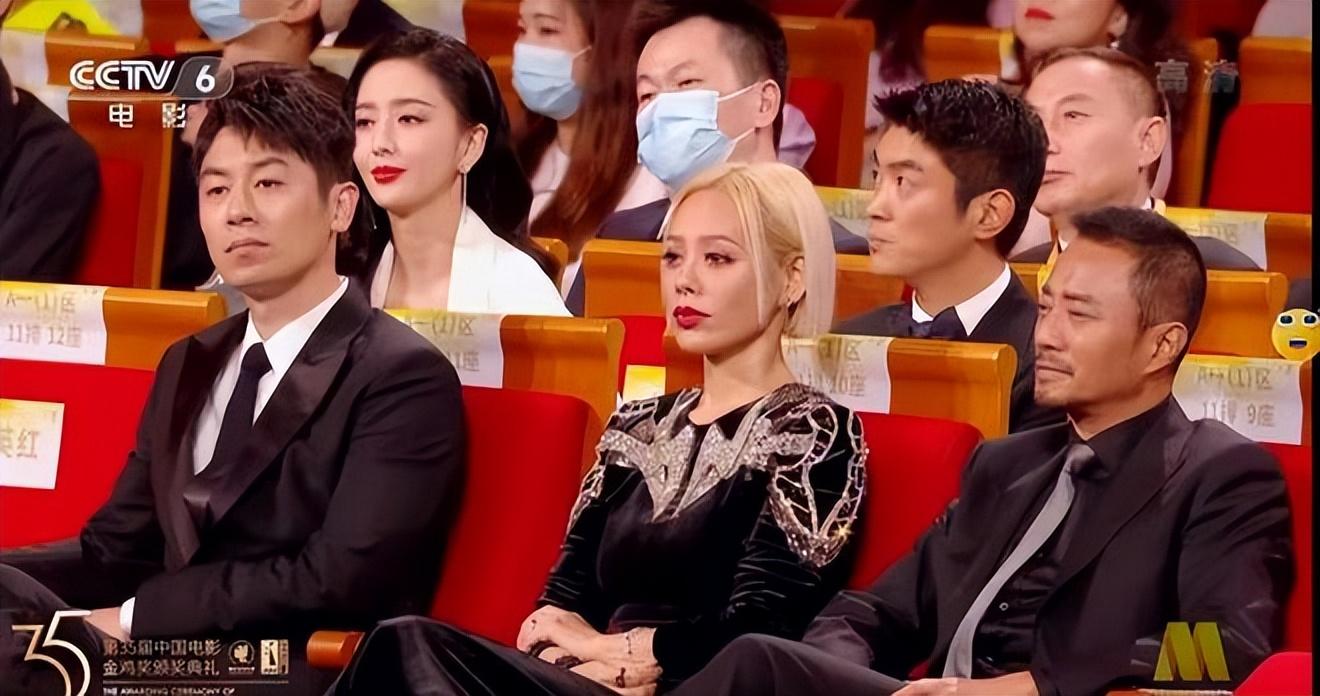 宁静微博晒刘德华合影,一个动作暴露爷们本质,这手还是没管住_照片